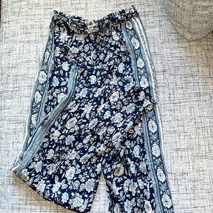 LIKE NEW AE Pants Size Small